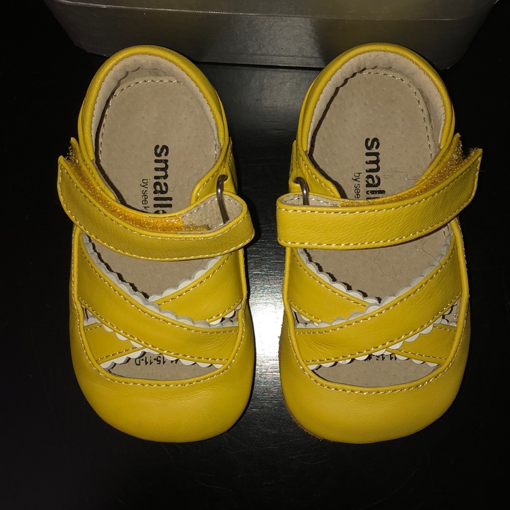 See Kai Run Yellow Sandals White Scalloped 9-12 mo